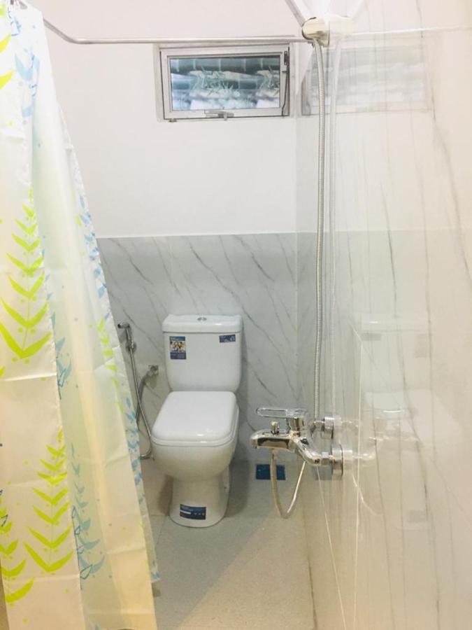 Kavee Transit Hotel Katunayaka Exteriör bild