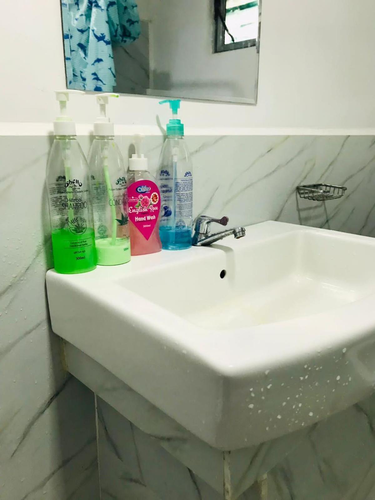 Kavee Transit Hotel Katunayaka Exteriör bild